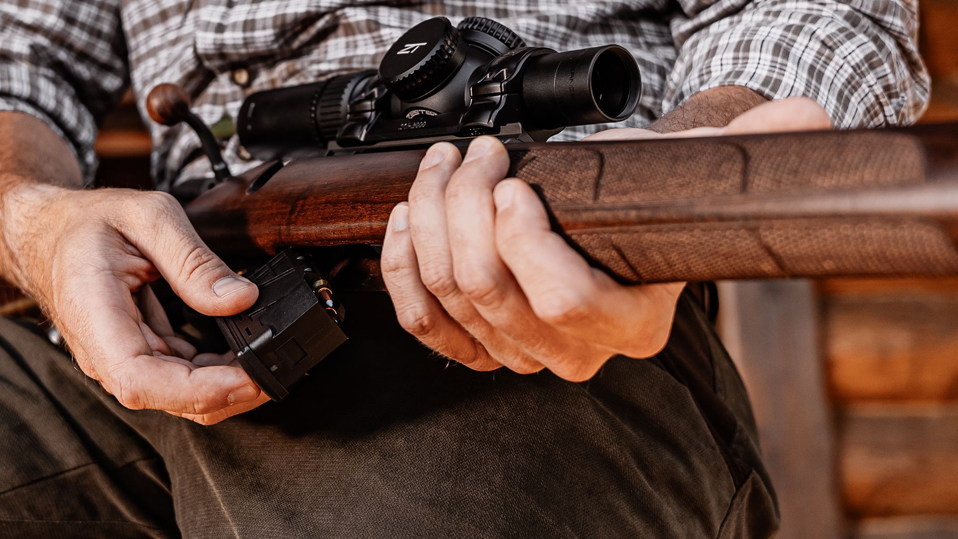 Simplified magazine insertion